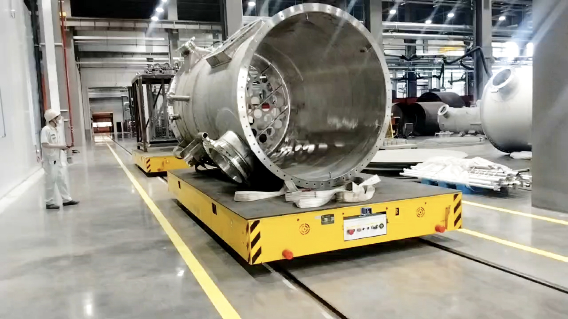 13臺(tái)電動(dòng)平車(chē)集群交付！助力某大型制造企業(yè)新廠(chǎng)房效率躍升！