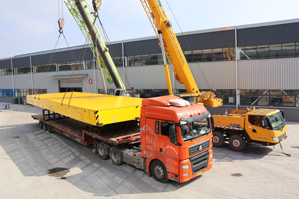 120噸大型重載無(wú)軌車(chē)交付發(fā)貨